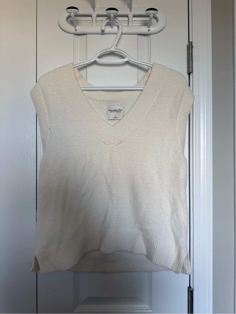 Abercrombie & Fitch Cream V-Neck Knit Sweater Vest